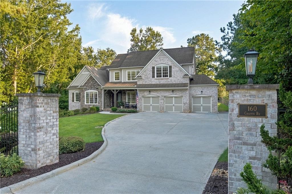 5 bedroom, 6 bathroom, 6,142 sq ft single family residence for sale at 160 Chaffin Road, Roswell, GA 30075 — photo 2