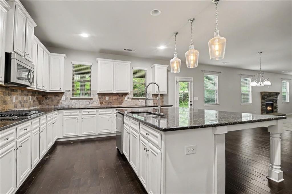 5 bedroom, 4 bathroom, 4,166 sq ft single family residence for sale at 5145 Whisper Point Boulevard, Cumming, GA 30028 — photo 8