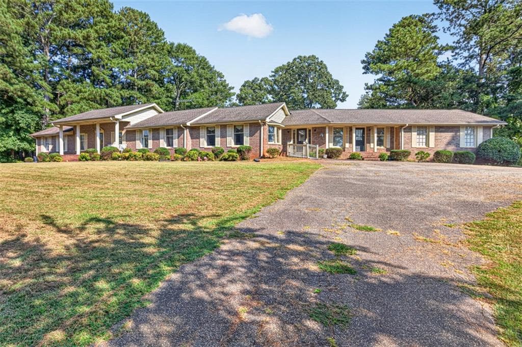 4 bedroom, 4 bathroom, 6,090 sq ft single family residence for rent at 160 Apalachee Church Road, Auburn, GA 30011 for $3,200 a month — photo 2
