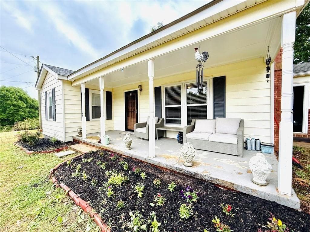 3 bedroom, 2 bathroom, 1,656 sq ft single family residence for sale at 338 Liberty Hill Road, Hartwell, GA 30643 — photo 3