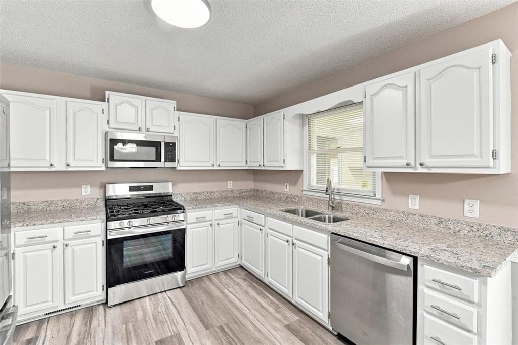 4 bedroom, 3 bathroom, 2,800 sq ft single family residence for sale at 293 Sweetwater Church Road, Douglasville, GA 30134 — photo 3
