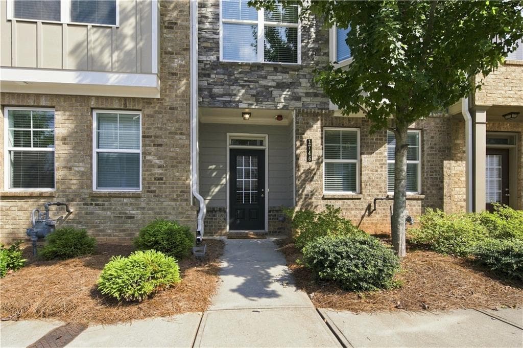 3 bedroom, 4 bathroom, 1,940 sq ft townhouse for sale at 1746 Prelude Pte, Marietta, GA 30067 — photo 2