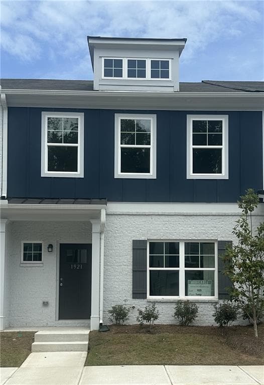 3 bedroom, 3 bathroom, 1,685 sq ft townhouse for sale at 1922 Christine Way 110, Conyers, GA 30013