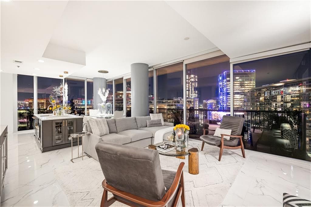 2 bedroom, 3 bathroom, 1,563 sq ft condominium for sale at 1080 Peachtree Street 2011, Atlanta, GA 30309 — photo 2