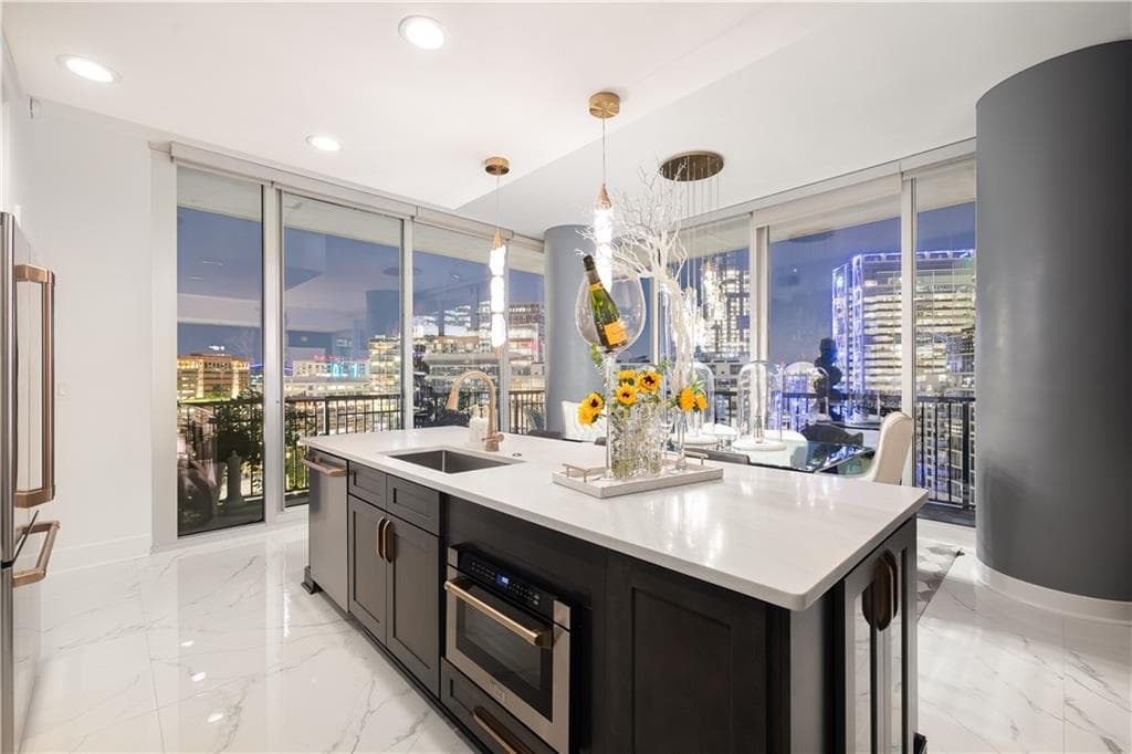2 bedroom, 3 bathroom, 1,563 sq ft condominium for sale at 1080 Peachtree Street 2011, Atlanta, GA 30309 — photo 9