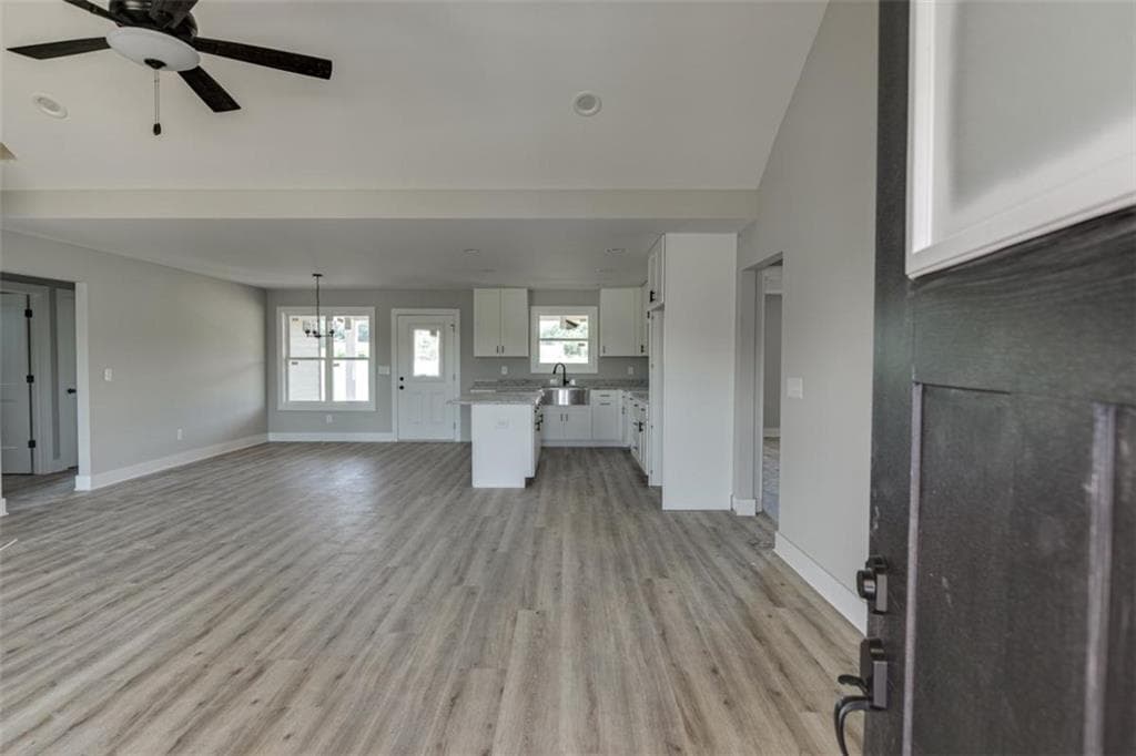 3 bedroom, 2 bathroom, 1,800 sq ft single family residence for sale at 102 Creek Stone Drive, Hartwell, GA 30643 — photo 3
