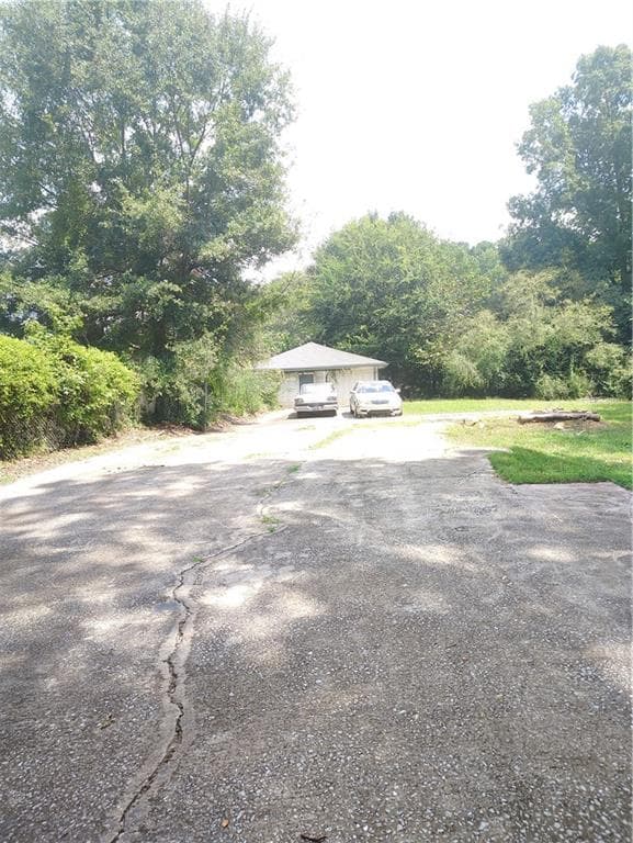 1 bedroom, 1 bathroom, 2,016 sq ft single family residence for sale at 4955 Campbellton Road, Atlanta, GA 30331 — photo 3