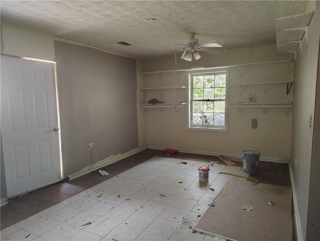 1 bedroom, 1 bathroom, 2,016 sq ft single family residence for sale at 4955 Campbellton Road, Atlanta, GA 30331 — photo 6