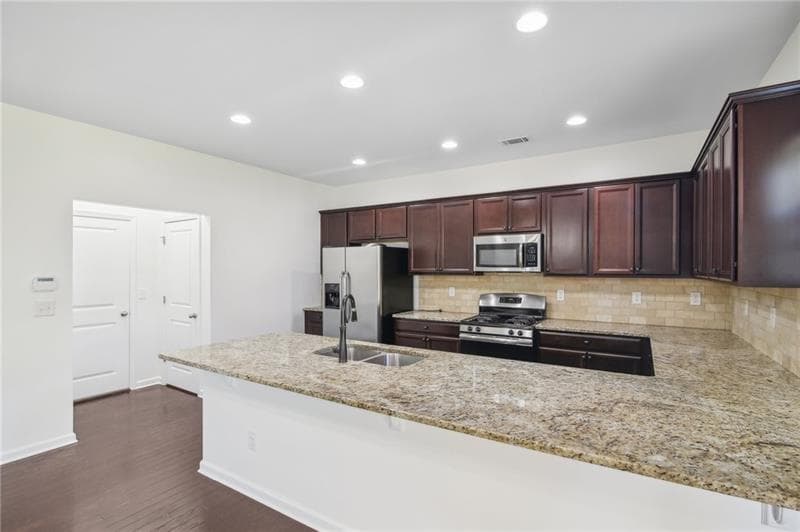 4 bedroom, 3 bathroom, 2,756 sq ft single family residence for sale at 5770 Rialto Way, Cumming, GA 30040 — photo 8