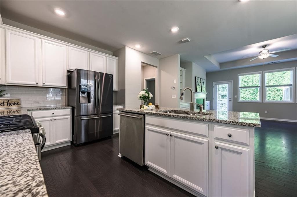 3 bedroom, 3 bathroom, 2,354 sq ft townhouse for sale at 2790 Laurel Gate Lane, Cumming, GA 30040 — photo 3