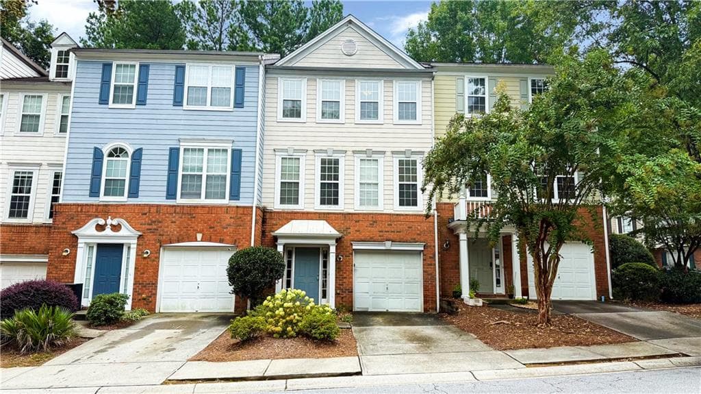 3 bedroom, 4 bathroom, 1,902 sq ft townhouse for sale at 4014 Howell Park Road, Duluth, GA 30096 — photo 2