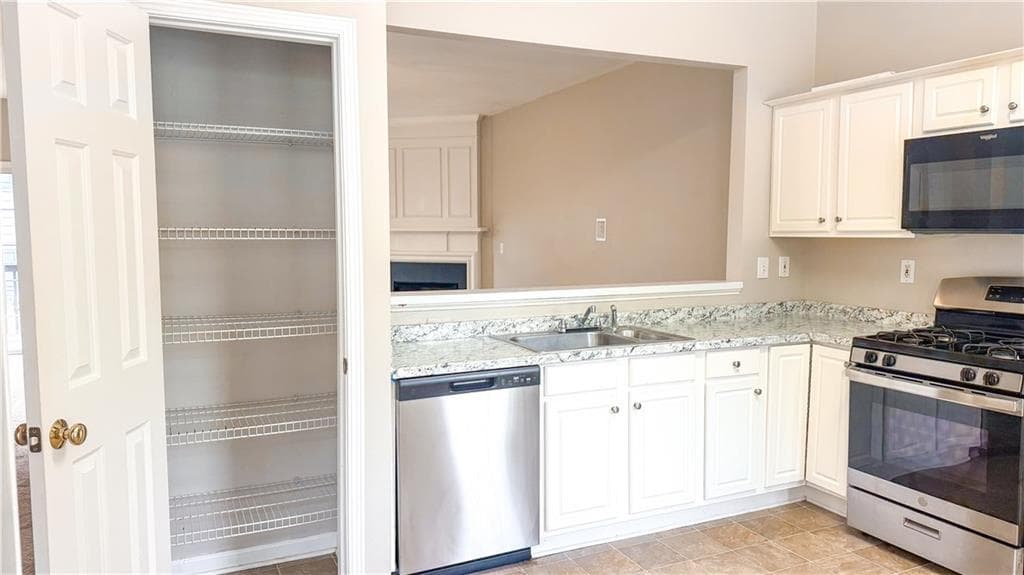 3 bedroom, 4 bathroom, 1,902 sq ft townhouse for sale at 4014 Howell Park Road, Duluth, GA 30096 — photo 8
