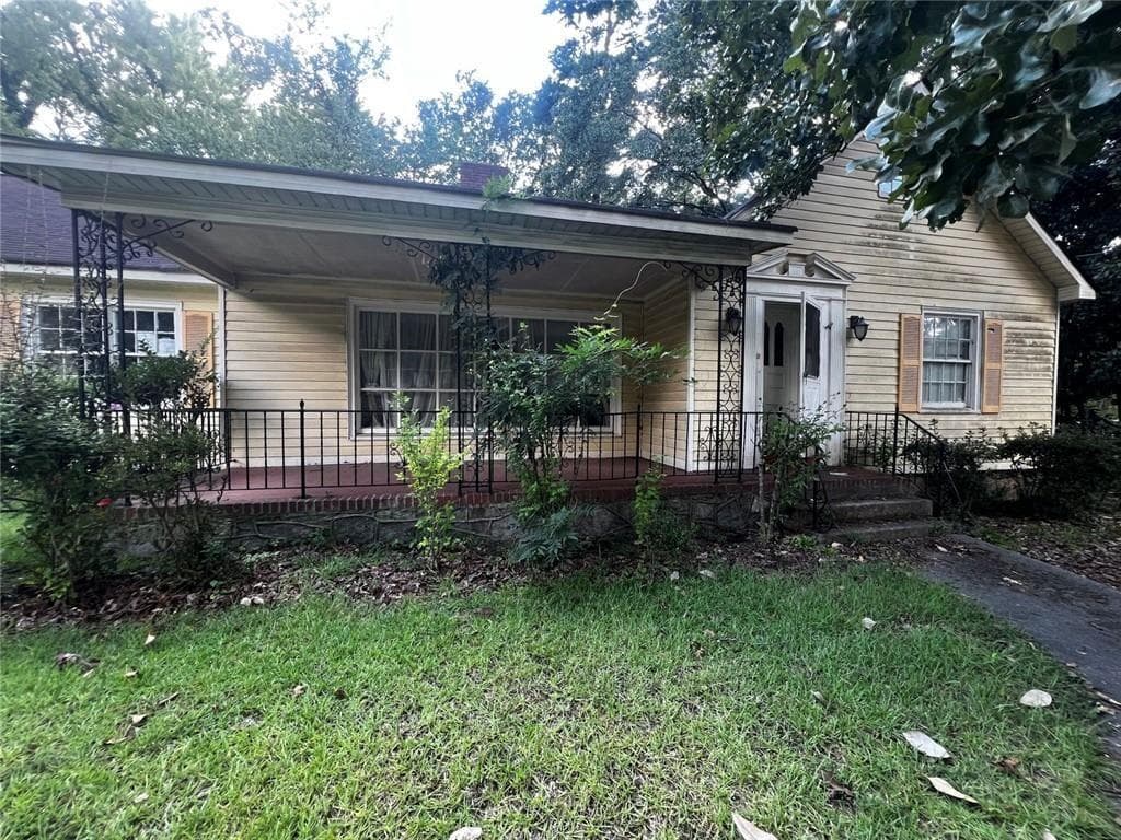 3 bedroom, 2 bathroom, 2,045 sq ft single family residence under contract at 2040 Sandtown Road, Atlanta, GA 30311 — photo 2