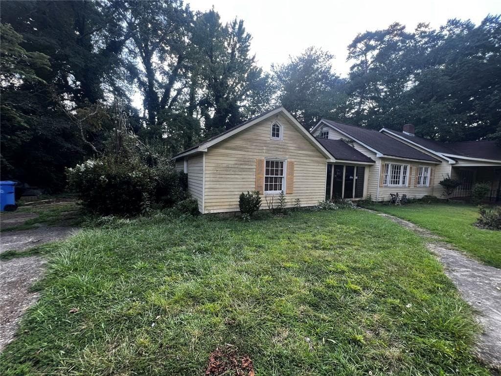 3 bedroom, 2 bathroom, 2,045 sq ft single family residence under contract at 2040 Sandtown Road, Atlanta, GA 30311 — photo 3