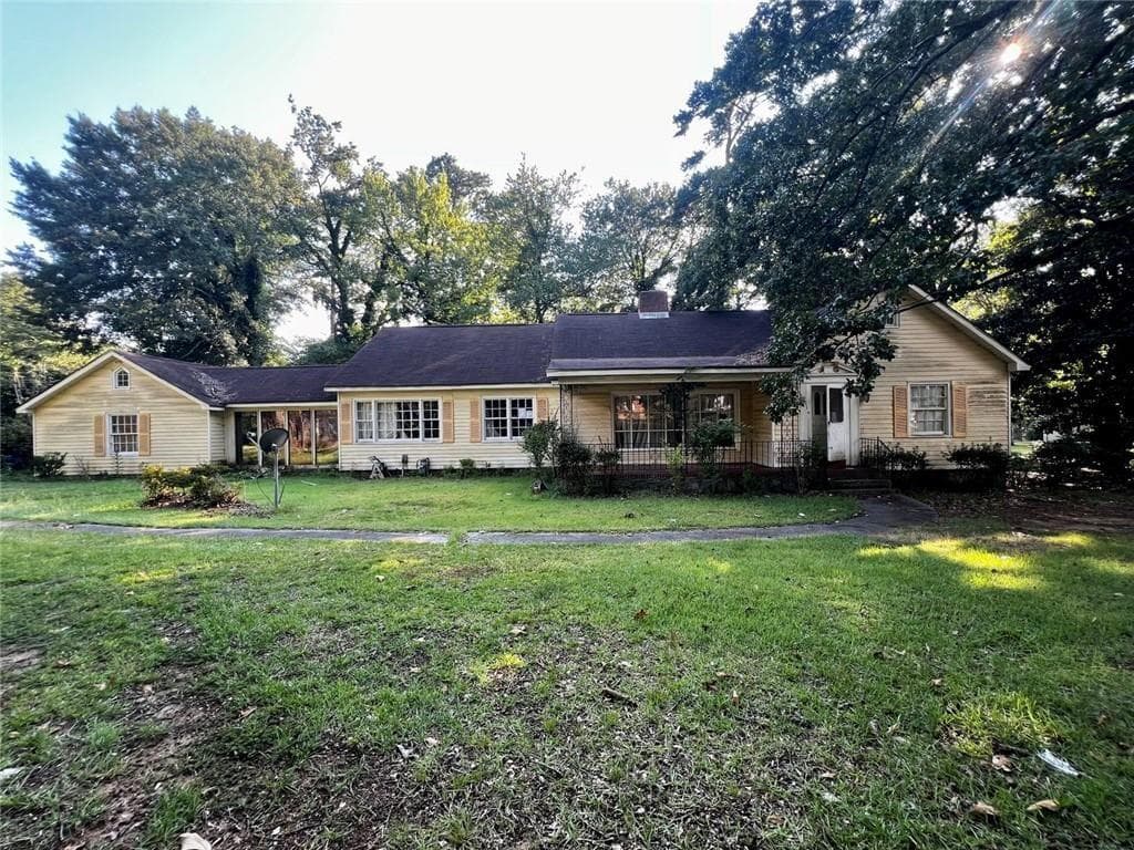 3 bedroom, 2 bathroom, 2,045 sq ft single family residence under contract at 2040 Sandtown Road, Atlanta, GA 30311 — photo 4