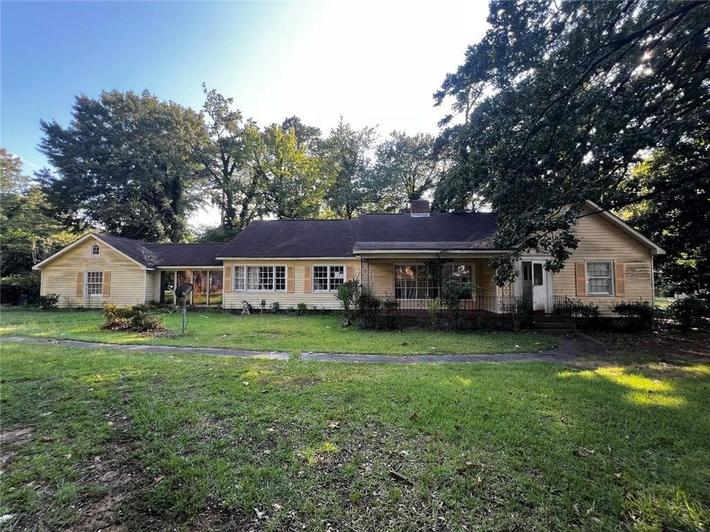 3 bedroom, 2 bathroom, 2,045 sq ft single family residence under contract at 2040 Sandtown Road, Atlanta, GA 30311 — photo 8
