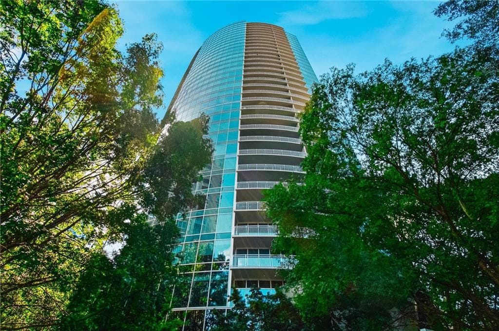 3 bedroom, 3 bathroom, 1,876 sq ft condominium for rent at 3338 Peachtree Road 2105, Atlanta, GA 30326 for $4,500 a month — photo 3