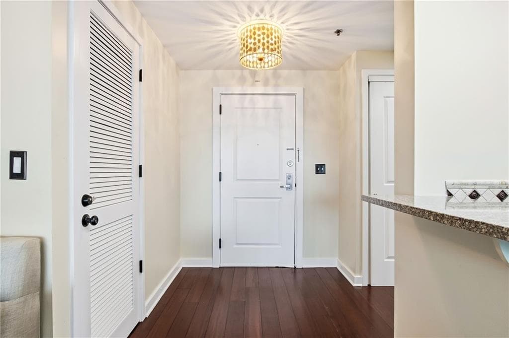 3 bedroom, 3 bathroom, 1,876 sq ft condominium for rent at 3338 Peachtree Road 2105, Atlanta, GA 30326 for $4,500 a month — photo 8