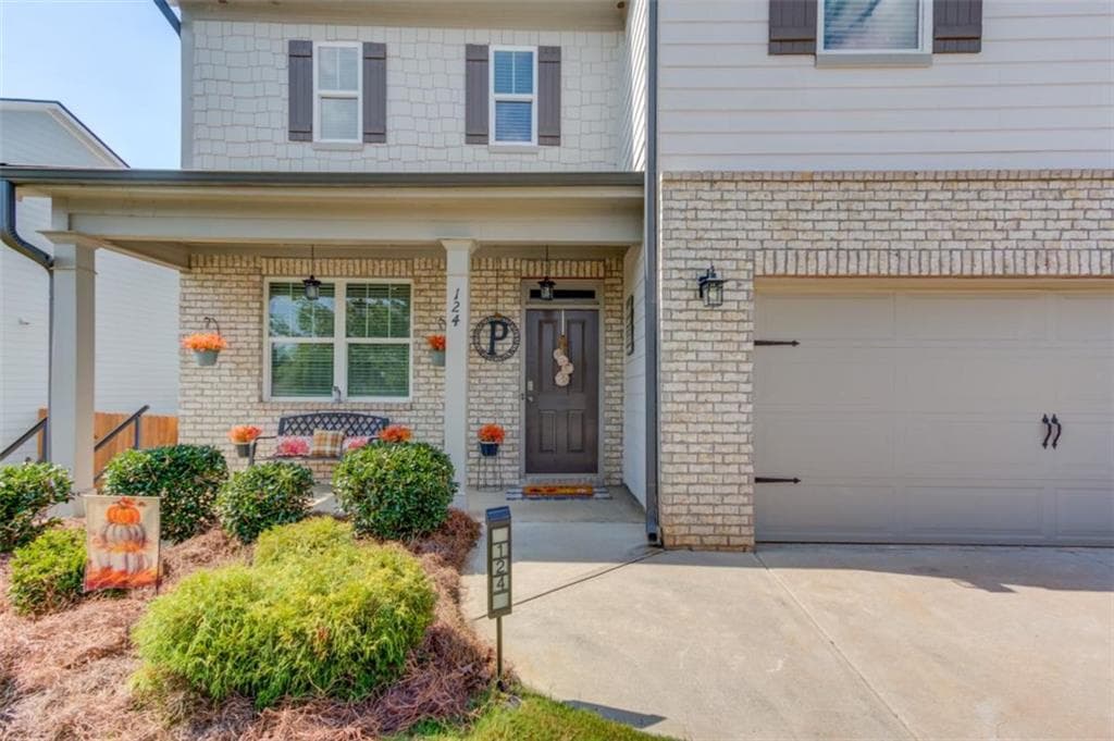4 bedroom, 3 bathroom, 2,420 sq ft single family residence under contract at 124 Brode Lane, Pendergrass, GA 30567 — photo 2
