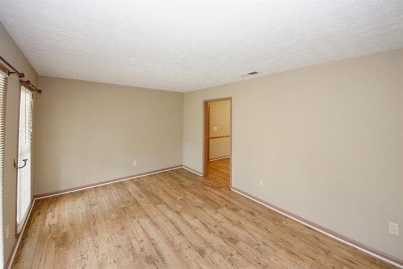 3 bedroom, 2 bathroom, 2,049 sq ft single family residence for rent at 4033 Scenic Mountain Drive, Snellville, GA 30039 for $2,100 a month — photo 3