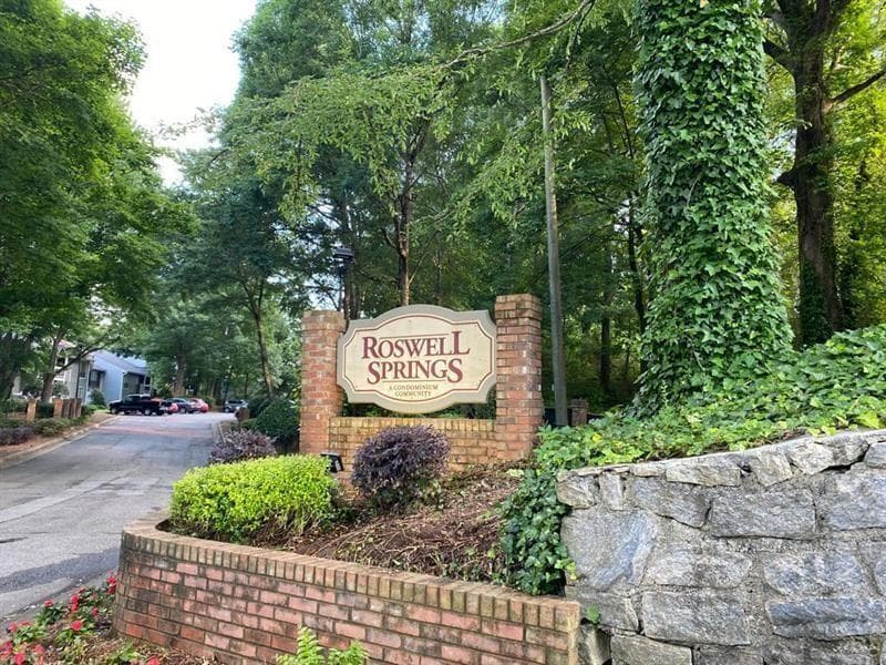 2 bedroom, 2 bathroom, 1,000 sq ft condominium for rent at 423 Warm Springs Circle, Roswell, GA 30075 for $1,495 a month — photo 1 of 28