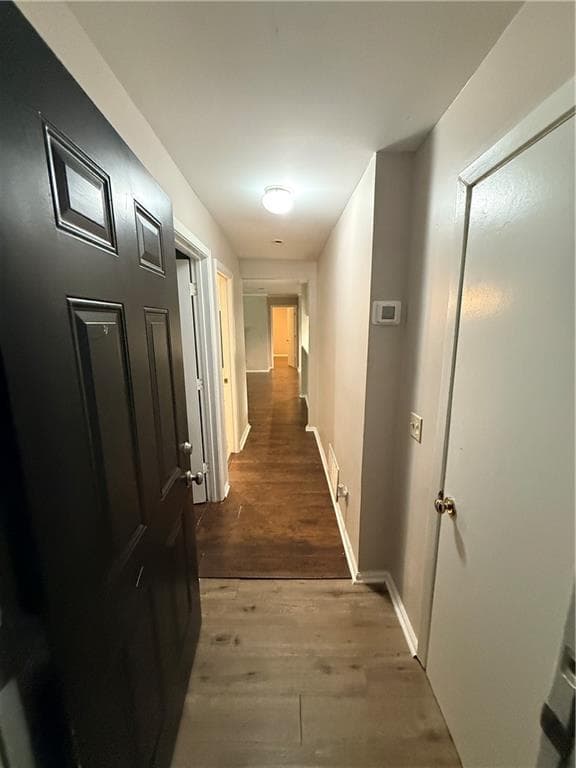 2 bedroom, 2 bathroom, 1,000 sq ft condominium for rent at 423 Warm Springs Circle, Roswell, GA 30075 for $1,495 a month — photo 4