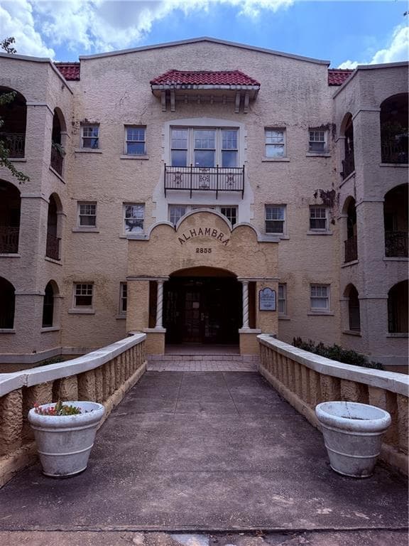 2 bedroom, 3 bathroom, 1,134 sq ft condominium for sale at 2855 Peachtree Road 103, Atlanta, GA 30305