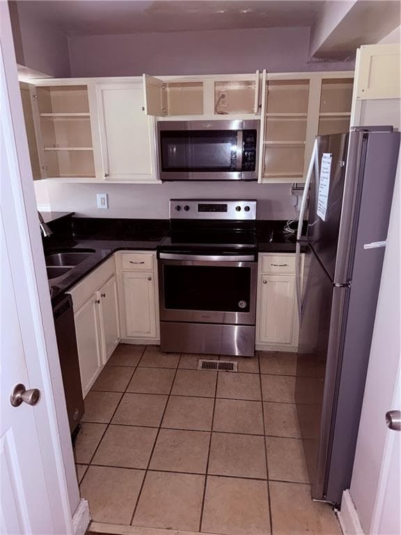 2 bedroom, 3 bathroom, 1,134 sq ft condominium for sale at 2855 Peachtree Road 103, Atlanta, GA 30305 — photo 3