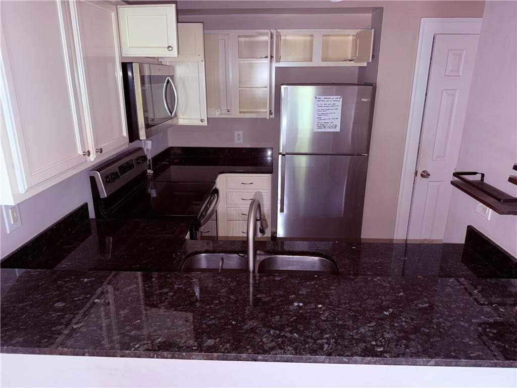 2 bedroom, 3 bathroom, 1,134 sq ft condominium for sale at 2855 Peachtree Road 103, Atlanta, GA 30305 — photo 4