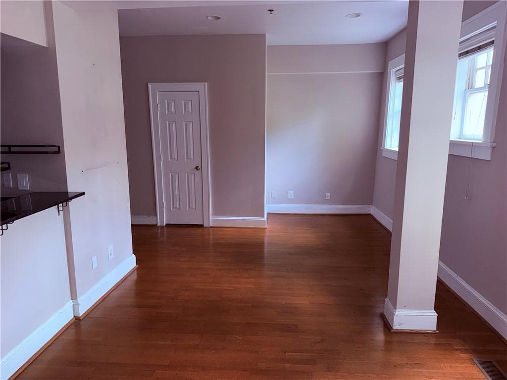2 bedroom, 3 bathroom, 1,134 sq ft condominium for sale at 2855 Peachtree Road 103, Atlanta, GA 30305 — photo 5