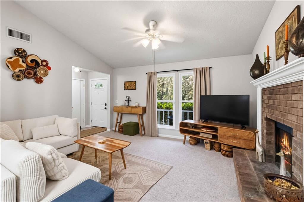 3 bedroom, 3 bathroom, 1,412 sq ft single family residence for sale at 10303 Briarbay Drive, Jonesboro, GA 30238 — photo 6