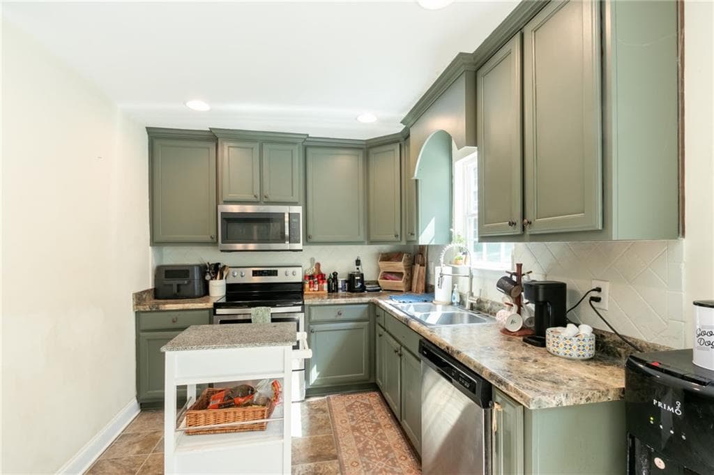4 bedroom, 3 bathroom, 1,867 sq ft single family residence for sale at 8816 Shallow Creek Trail, Clermont, GA 30527 — photo 4