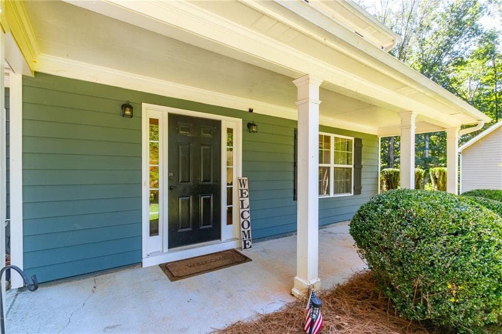 4 bedroom, 3 bathroom, 1,867 sq ft single family residence for sale at 8816 Shallow Creek Trail, Clermont, GA 30527 — photo 5