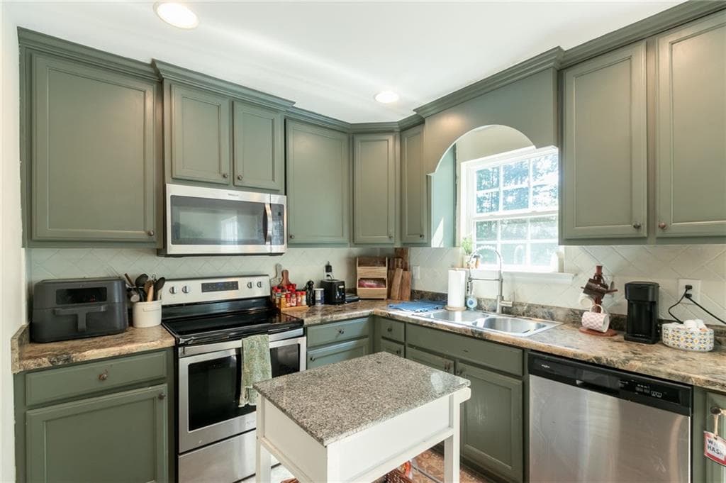 4 bedroom, 3 bathroom, 1,867 sq ft single family residence for sale at 8816 Shallow Creek Trail, Clermont, GA 30527 — photo 10