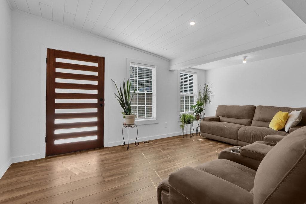 3 bedroom, 2 bathroom, 960 sq ft single family residence for sale at 2110 Shoal Creek Road, Buford, GA 30518 — photo 9