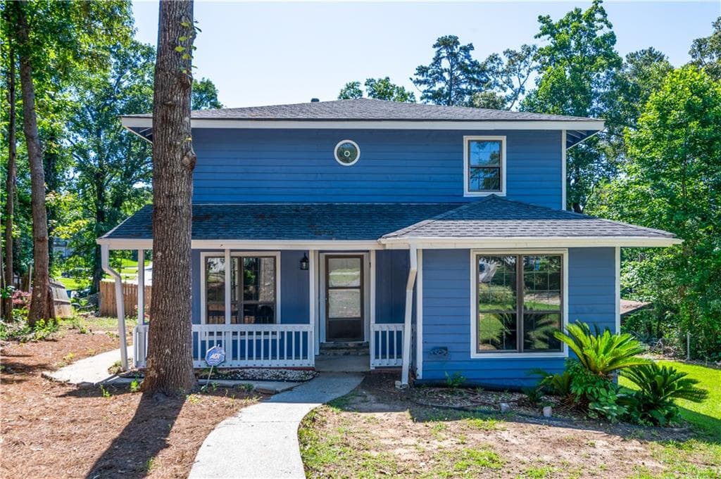 3 bedroom, 3 bathroom, 1,768 sq ft single family residence for sale at 998 Ascot Court, Riverdale, GA 30296