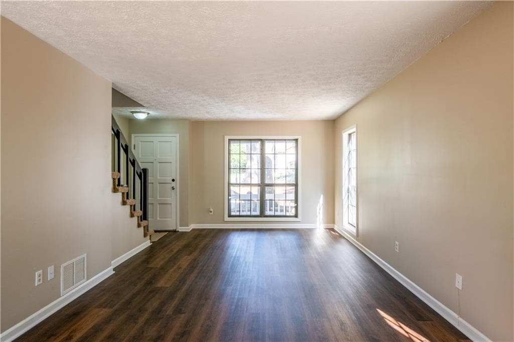 3 bedroom, 3 bathroom, 1,768 sq ft single family residence for sale at 998 Ascot Court, Riverdale, GA 30296 — photo 5