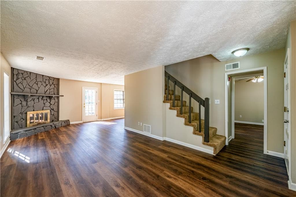 3 bedroom, 3 bathroom, 1,768 sq ft single family residence for sale at 998 Ascot Court, Riverdale, GA 30296 — photo 6