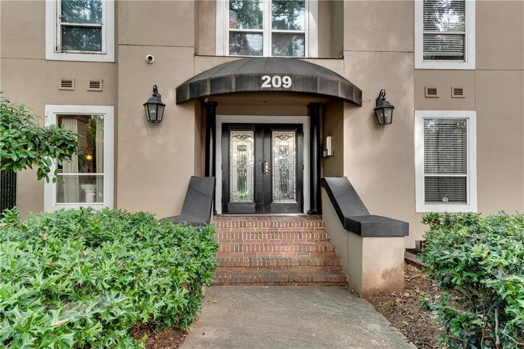 2 bedroom, 2 bathroom, 1,168 sq ft condominium for sale at 209 14th Street 307, Atlanta, GA 30309 — photo 2