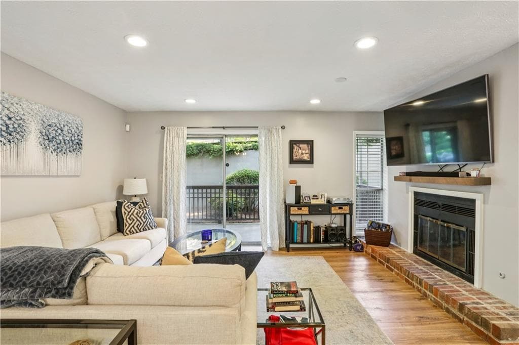 2 bedroom, 2 bathroom, 1,187 sq ft condominium for sale at 2901 Lenox Road 502, Atlanta, GA 30324 — photo 1 of 18