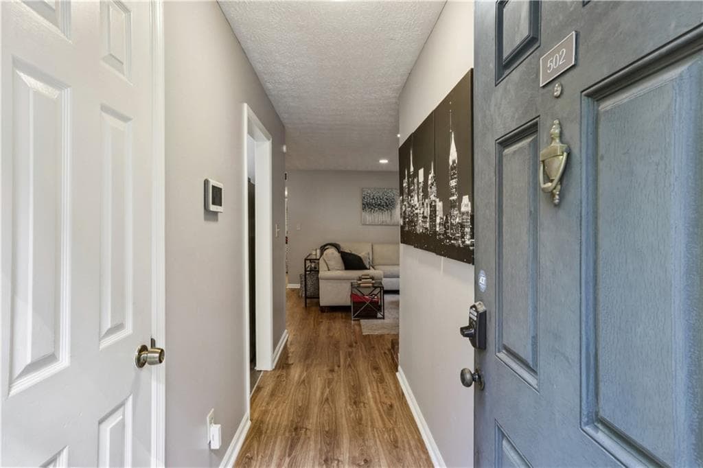 2 bedroom, 2 bathroom, 1,187 sq ft condominium for sale at 2901 Lenox Road 502, Atlanta, GA 30324 — photo 2