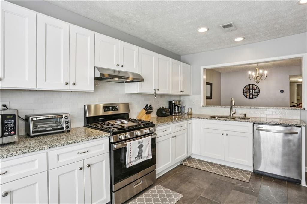 2 bedroom, 2 bathroom, 1,187 sq ft condominium for sale at 2901 Lenox Road 502, Atlanta, GA 30324 — photo 5