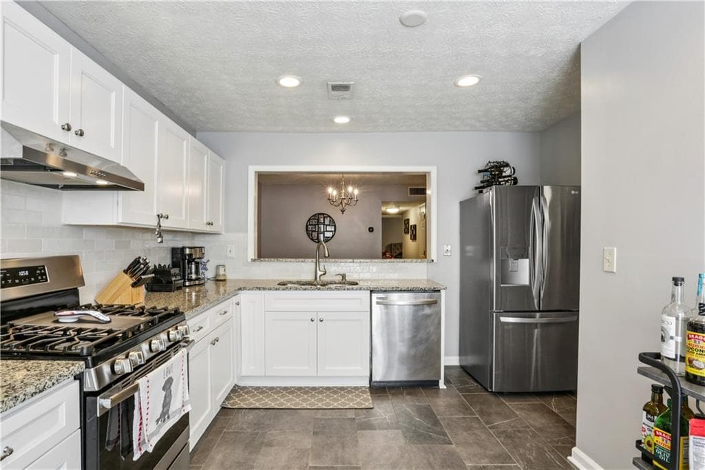 2 bedroom, 2 bathroom, 1,187 sq ft condominium for sale at 2901 Lenox Road 502, Atlanta, GA 30324 — photo 6