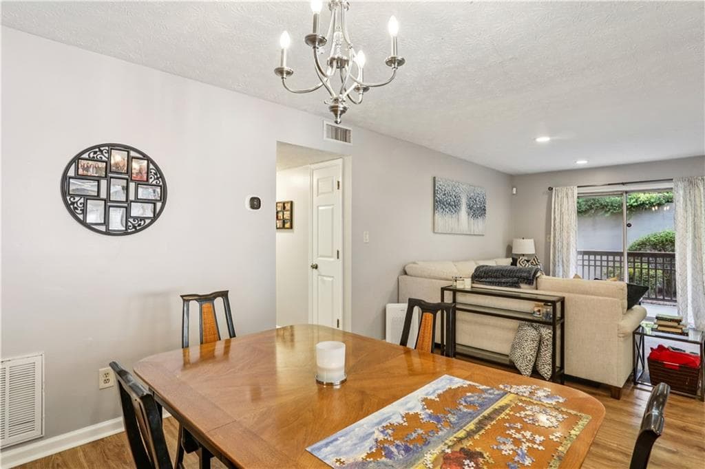 2 bedroom, 2 bathroom, 1,187 sq ft condominium for sale at 2901 Lenox Road 502, Atlanta, GA 30324 — photo 7