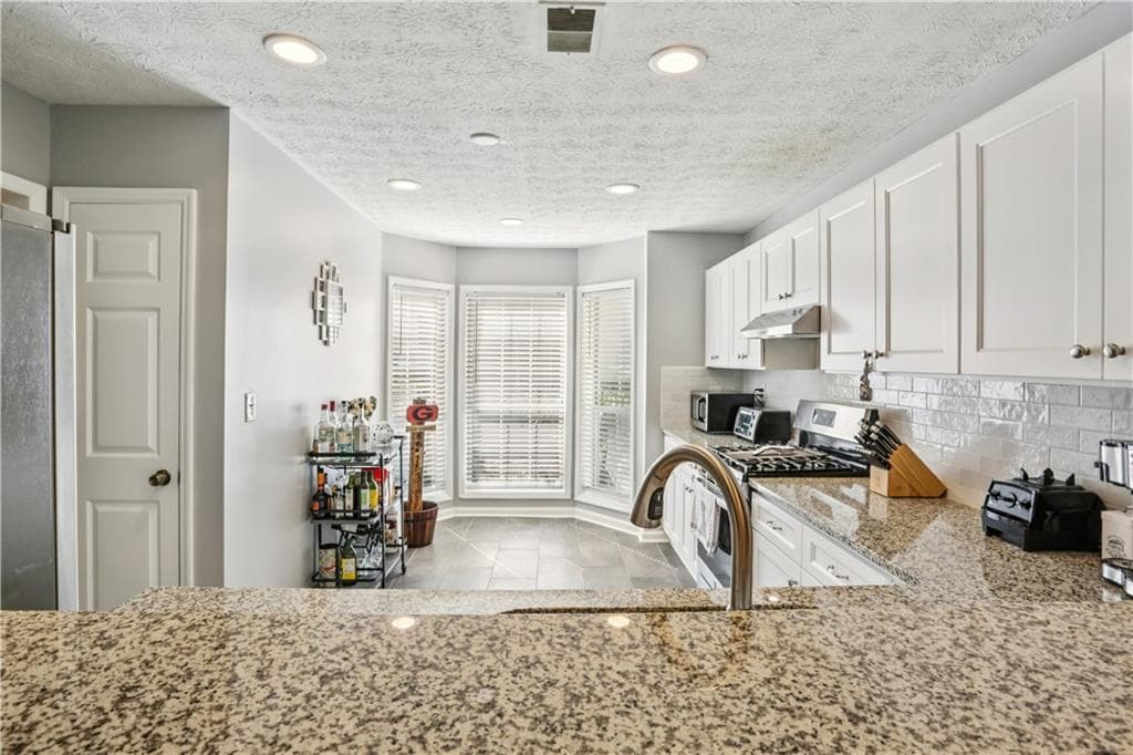 2 bedroom, 2 bathroom, 1,187 sq ft condominium for sale at 2901 Lenox Road 502, Atlanta, GA 30324 — photo 9