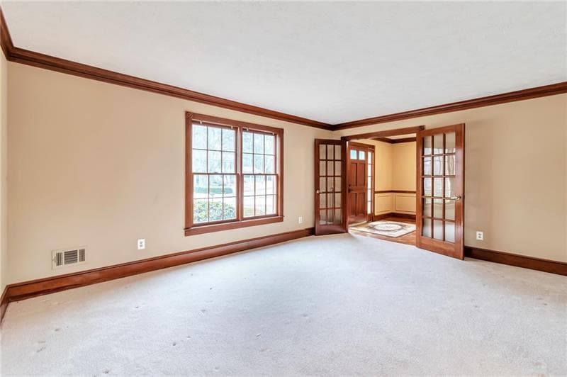 6 bedroom, 4 bathroom, 3,010 sq ft single family residence for sale at 1306 Arlene Court, Lilburn, GA 30047 — photo 3