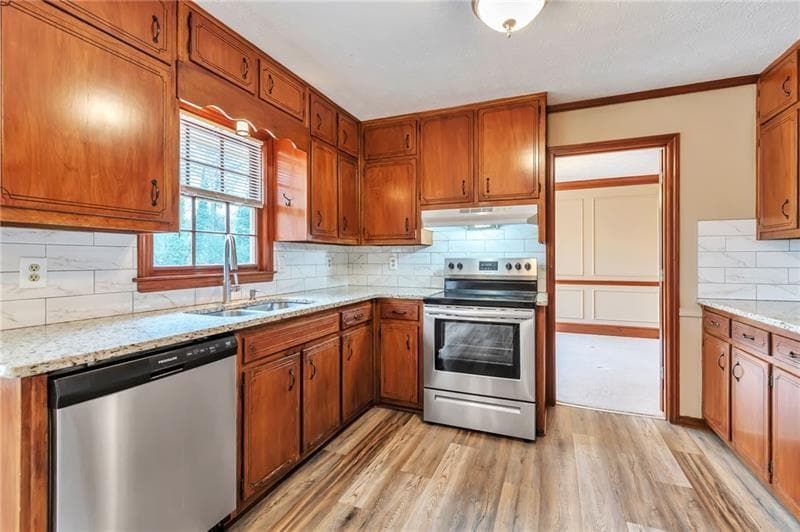 6 bedroom, 4 bathroom, 3,010 sq ft single family residence for sale at 1306 Arlene Court, Lilburn, GA 30047 — photo 6