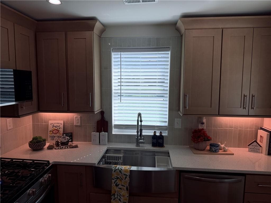 2 bedroom, 2 bathroom, 960 sq ft single family residence under contract at 1957 Don Juan Lane, Decatur, GA 30032 — photo 6