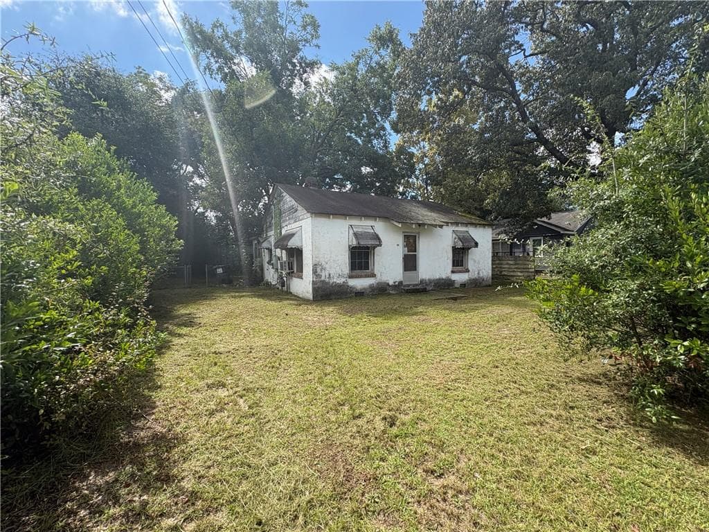 3 bedroom, 1 bathroom, 1,080 sq ft single family residence under contract at 404 Riley Street, Perry, GA 31069 — photo 2