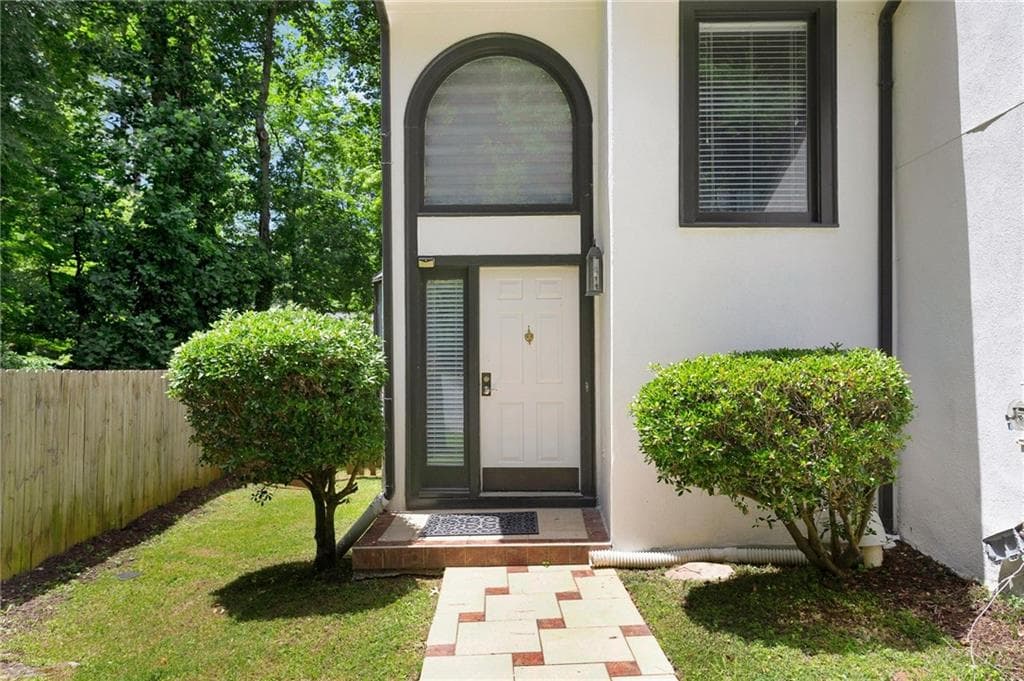 3 bedroom, 3 bathroom, 2,166 sq ft townhouse for rent at 1452 Briaroaks Trail, Atlanta, GA 30329 for $2,800 a month — photo 2